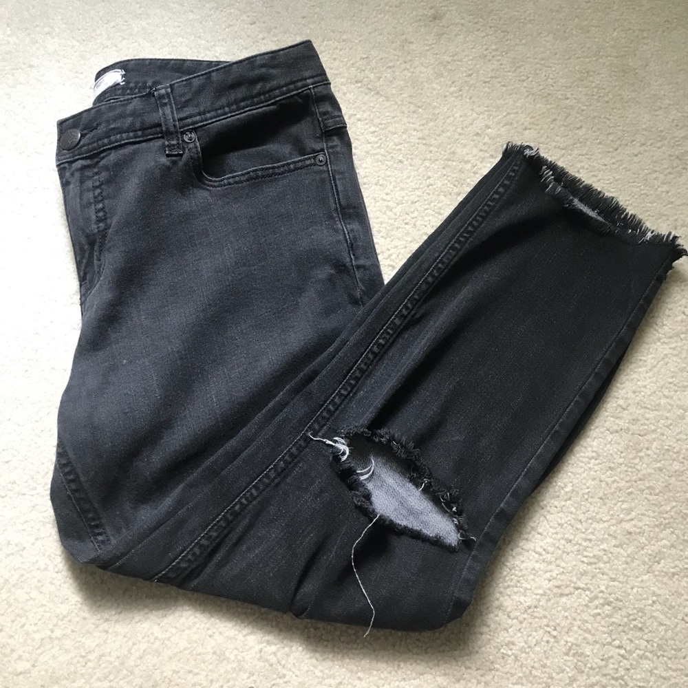 FREE PEOPLE RIPPED JEANS